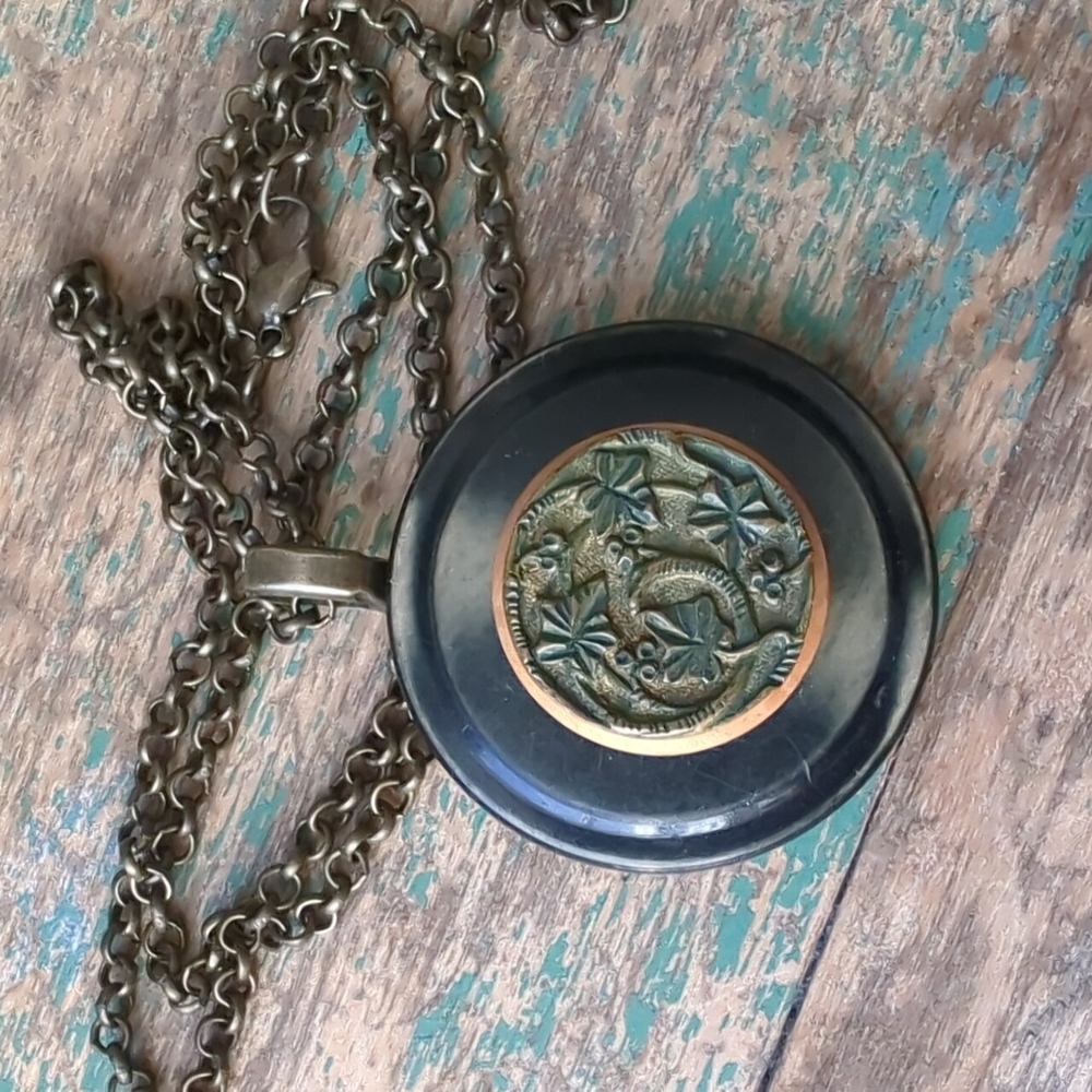 WHIMSY HOUSE I NWT Upcycled Vintage Button Ivy Vines Pendant Necklace - Picture 6 of 9